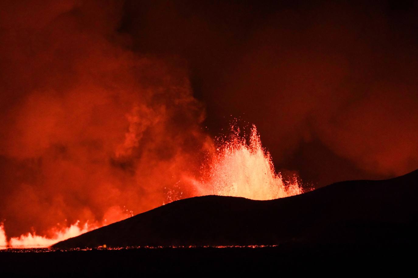 Las imágenes de la erupción del volcán en la ciudad islandesa de Grindavik