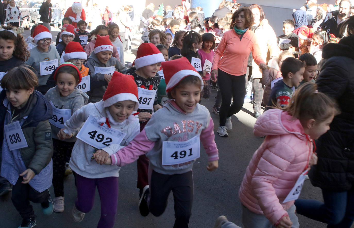 La carrera navideña del colegio Villalpando, en imágenes