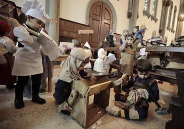 El Colegio Lourdes recrea su propio Belén viviente con más de 250 alumnos