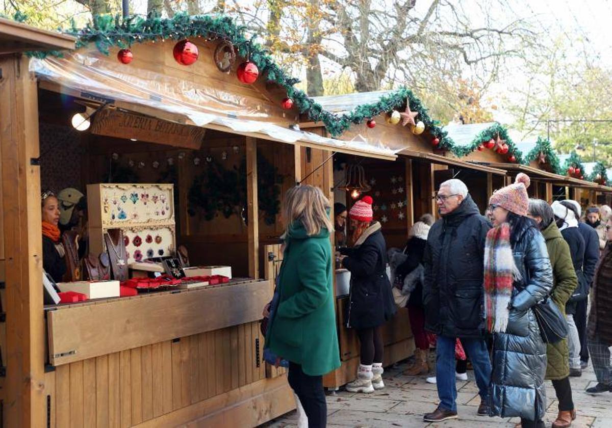 Mercado navideño de artesanos de Burgos.