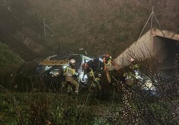 Herido un conductor tras caer por un terraplén en la VA-30