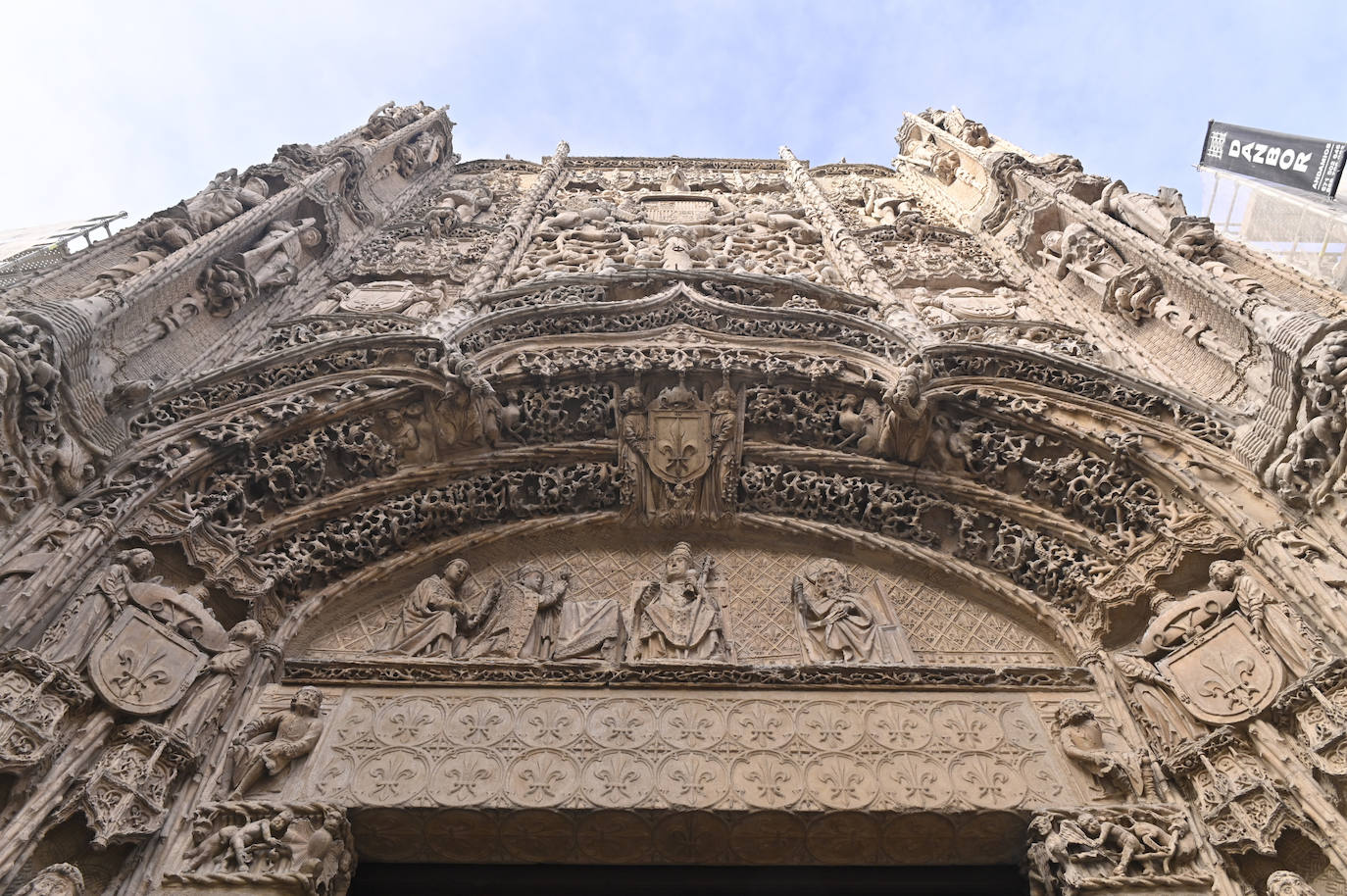 Un recorrido en imágenes por la calle Cadenas de San Gregorio