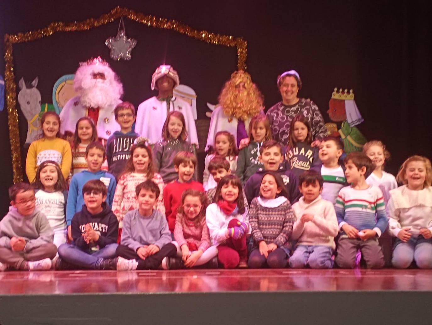Los Reyes Magos visitan a los alumnos teresianos