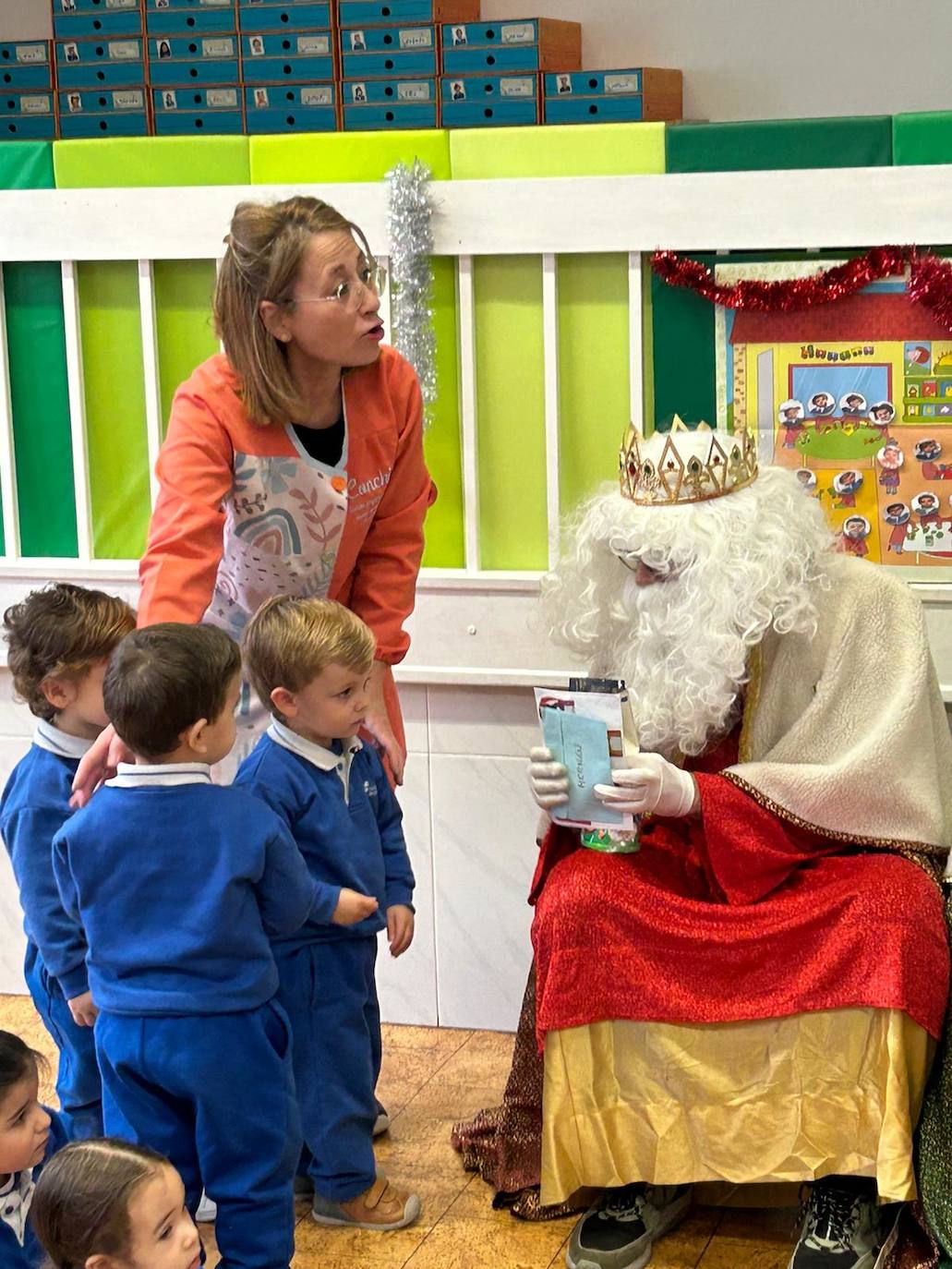 Los Reyes Magos visitan a los alumnos teresianos