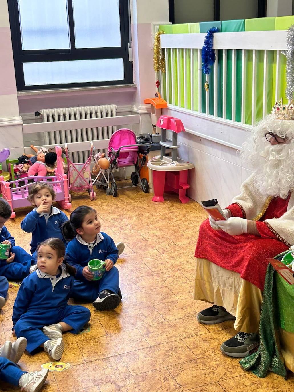 Los Reyes Magos visitan a los alumnos teresianos