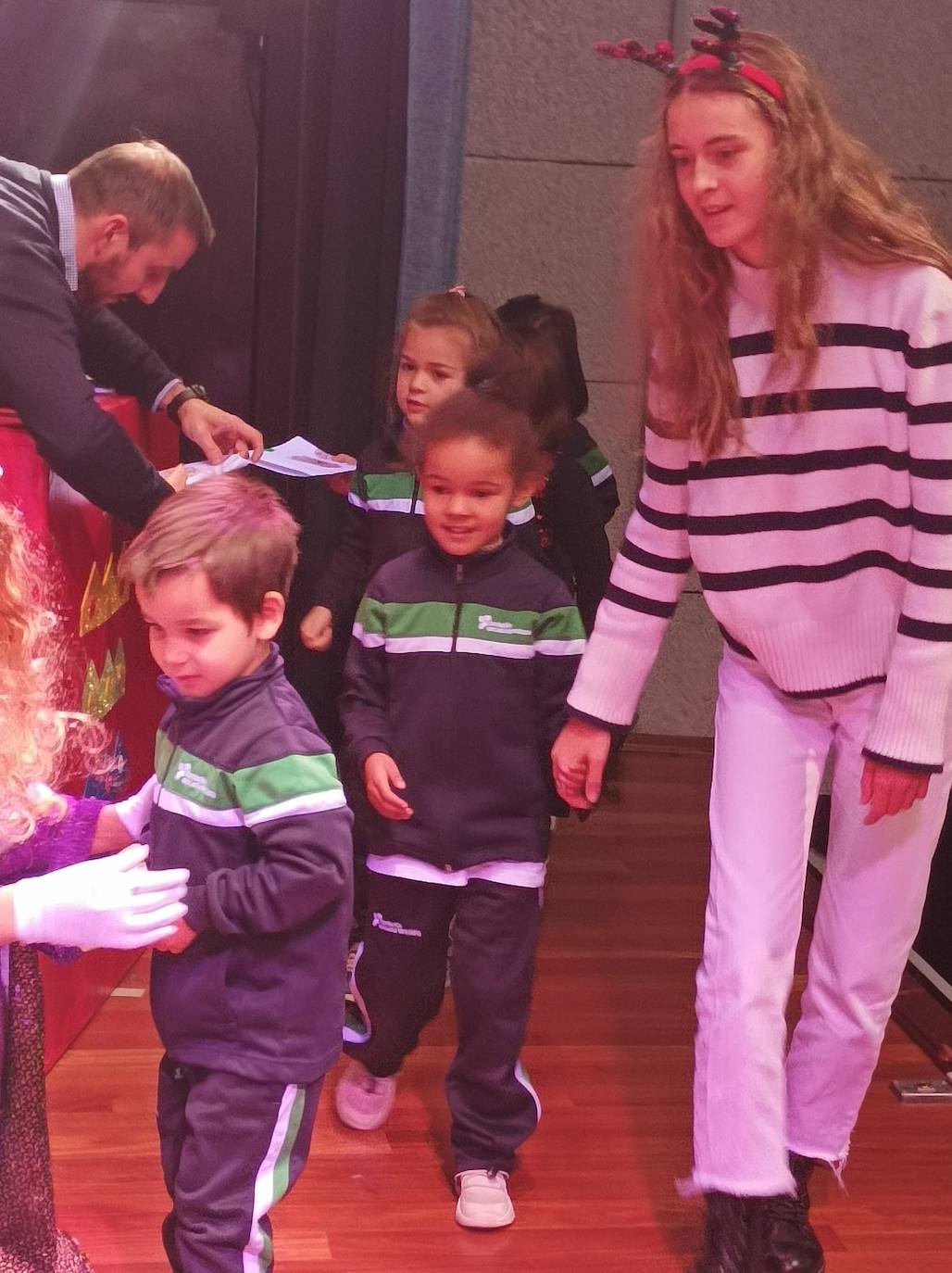 Los Reyes Magos visitan a los alumnos teresianos