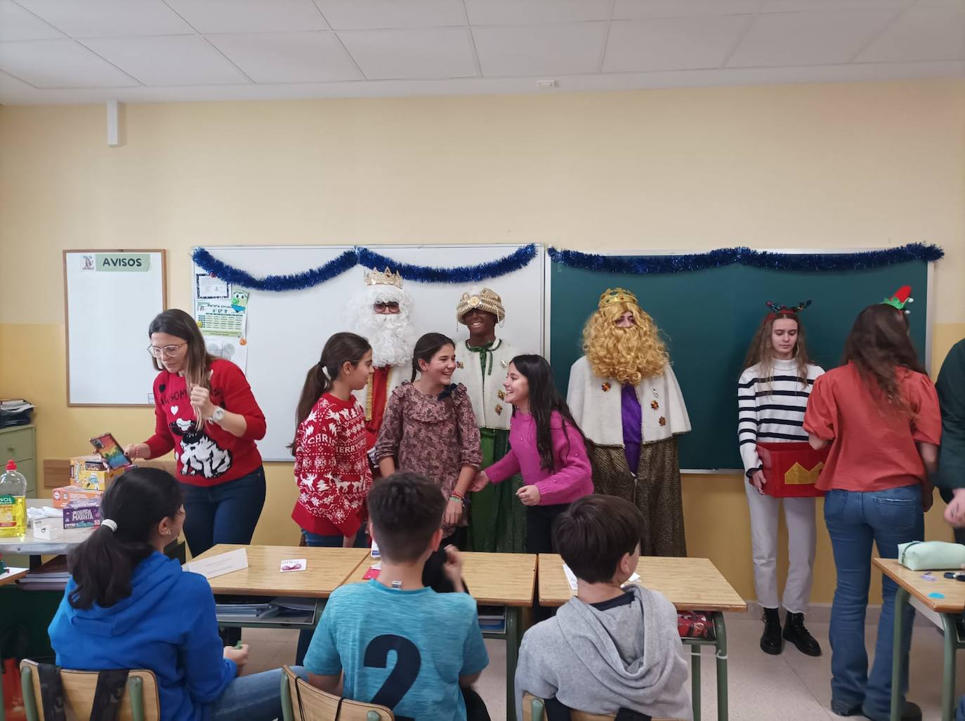 Los Reyes Magos visitan a los alumnos teresianos