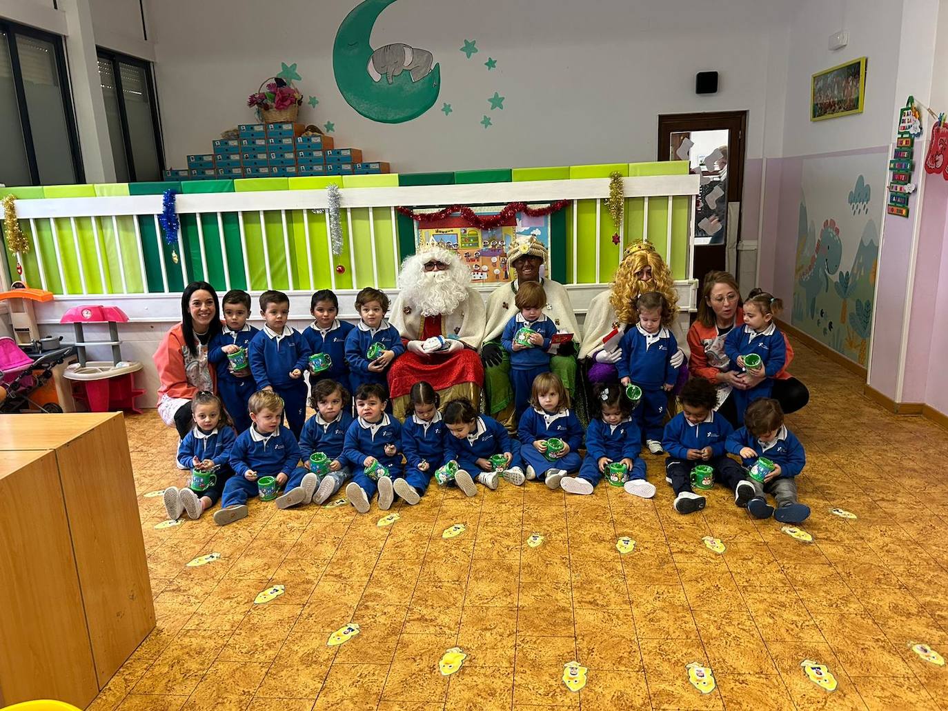 Los Reyes Magos visitan a los alumnos teresianos