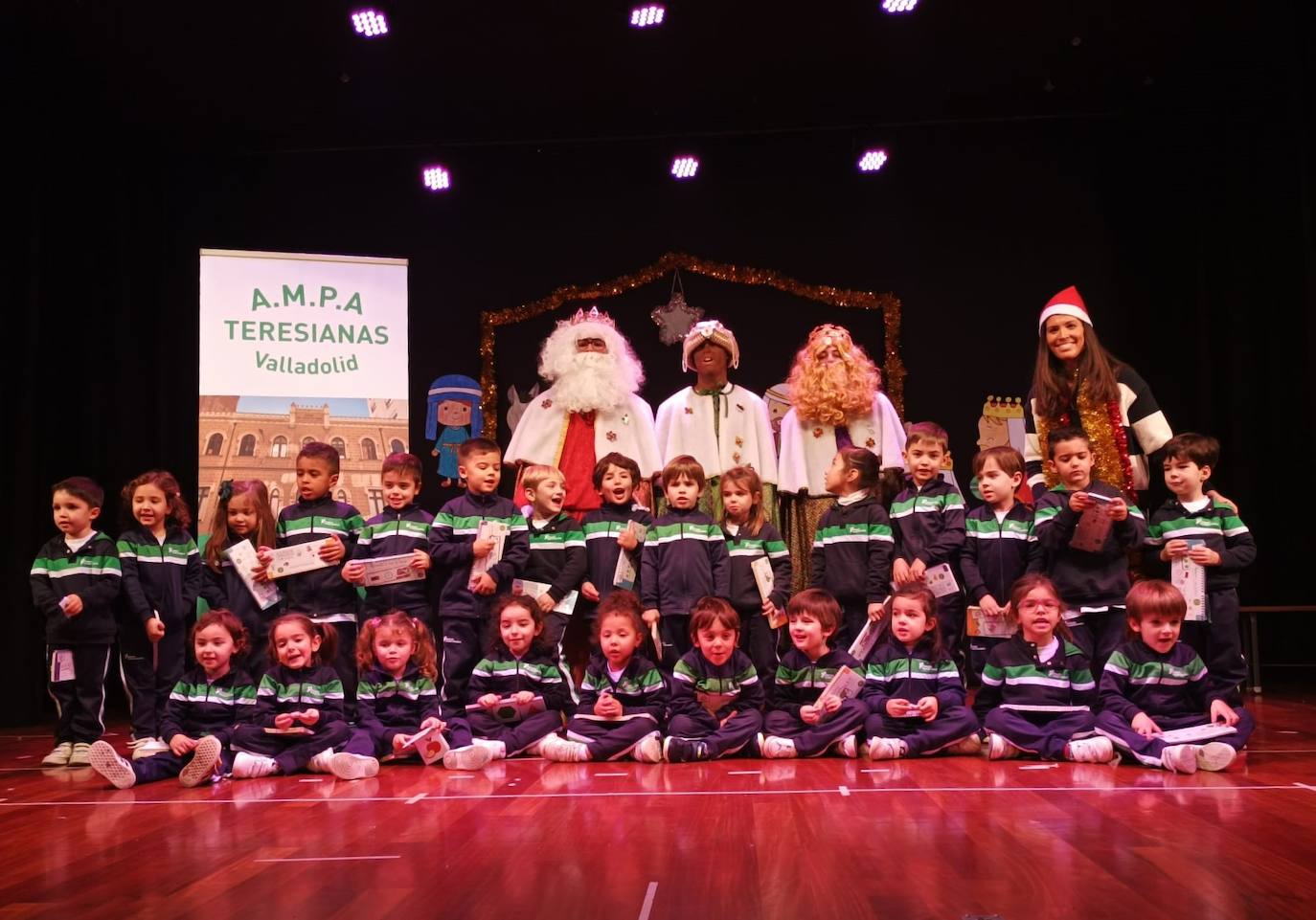 Los Reyes Magos visitan a los alumnos teresianos