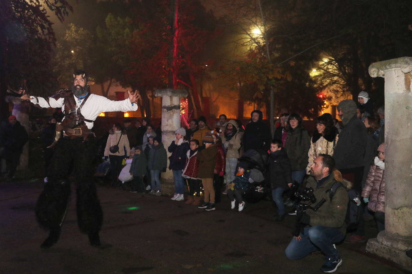 El bosque mágico llena de luz y fantasía la Navidad palentina