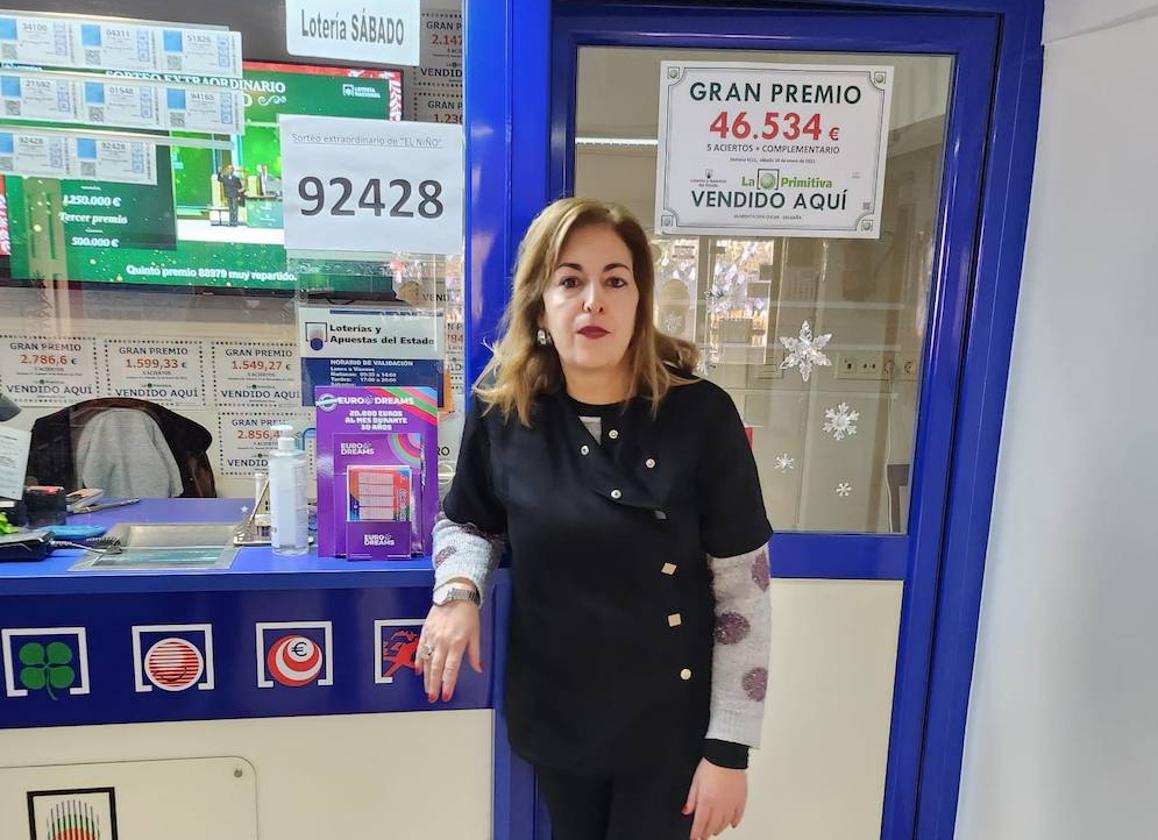 Inés Quijano, que regenta el punto de venta de lotería en Saldaña.