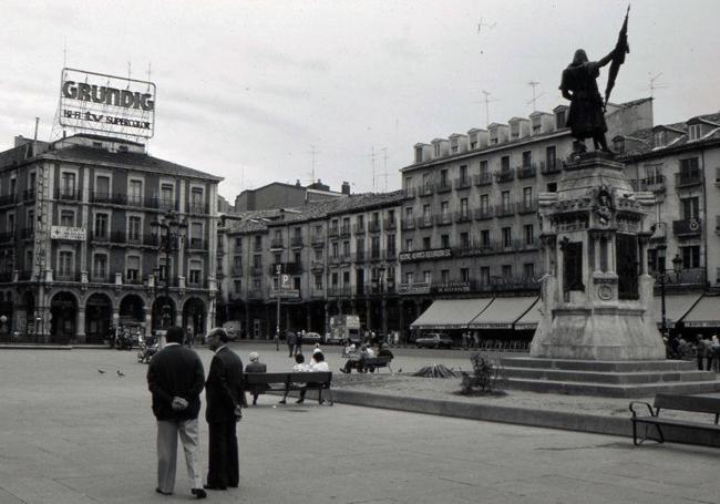 Foto de la estatua en la década de los ochenta.