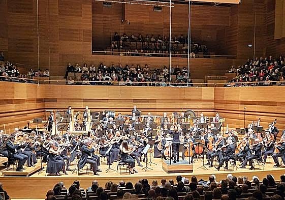 Elim Chan, al frente de la OSCyL.