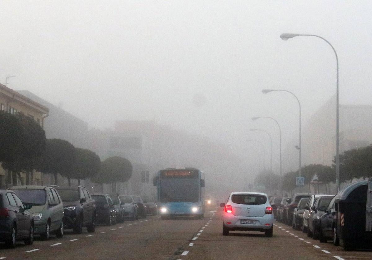 Niebla en una carretera de Segovia.