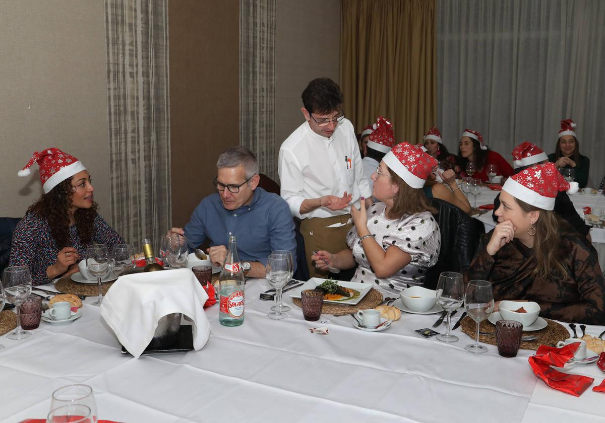 Celebración navideña en el restaurante de un hotel de Palencia.