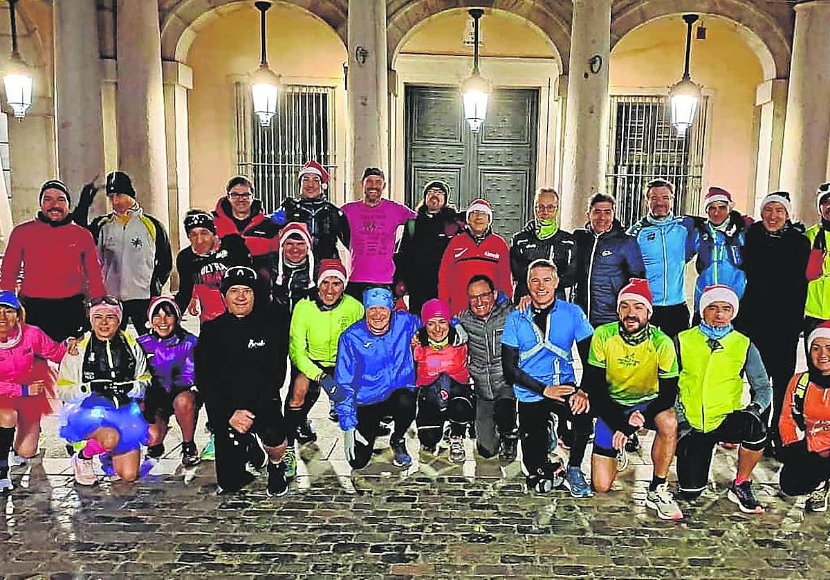 Participantes en una de las últimas marchas realizadas entre la Plaza Mayor de Segovia y Navacerrada.