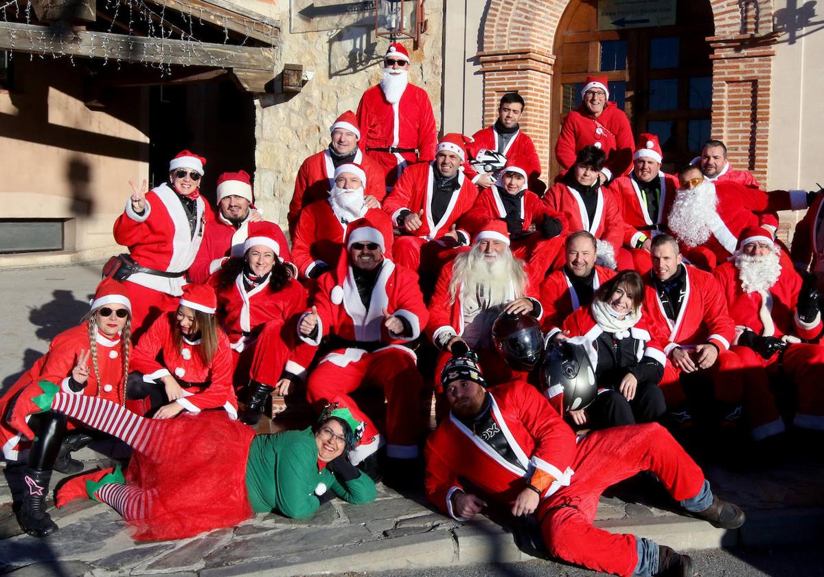 Foto de familia a la salida de la Papanoelada, este sábado, en Segovia.