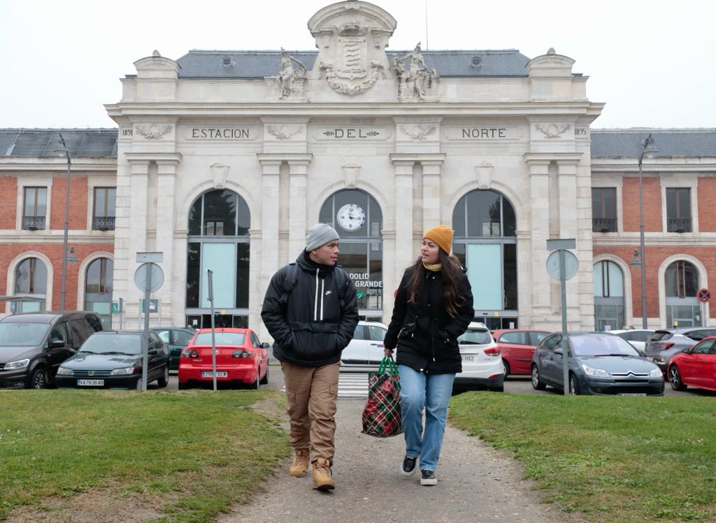 Miguel Ángel y María José abandonan la estación tras su reencuentro.