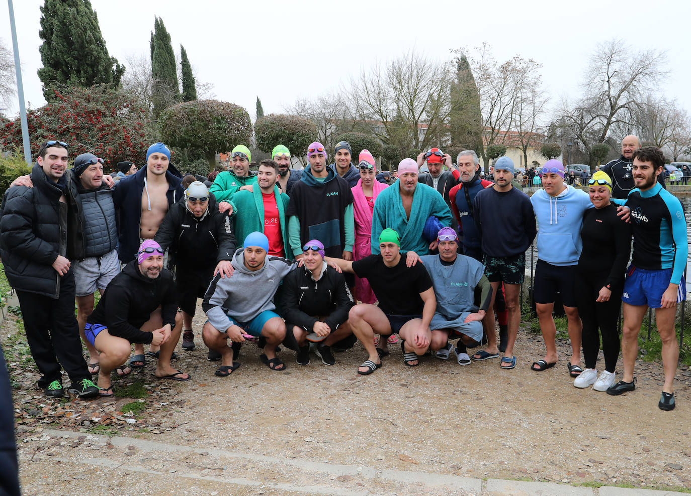 Un chapuzón solidario que desafía al frío