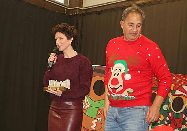 La diseñadora Vanesa Albertos recibió el 'Castillo de Honor' de Hornillos de Cerrato.