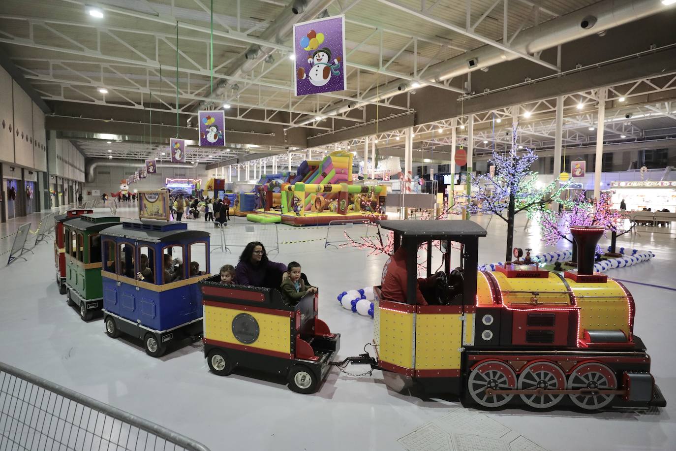 El ambiente de la Feria Navival, en imágenes