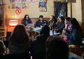 El podcast organizado por La Refugia se celebró en El antro de Wamba y contó con gran público