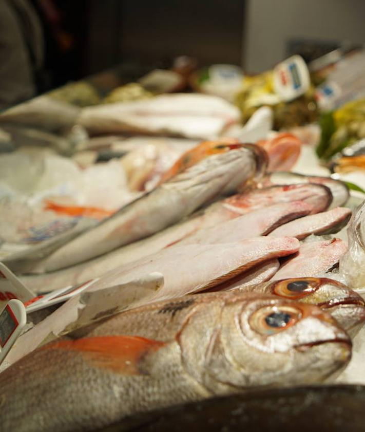 Imagen secundaria 2 - Marisco y pescado para estas navidades en el Mercado del Val.