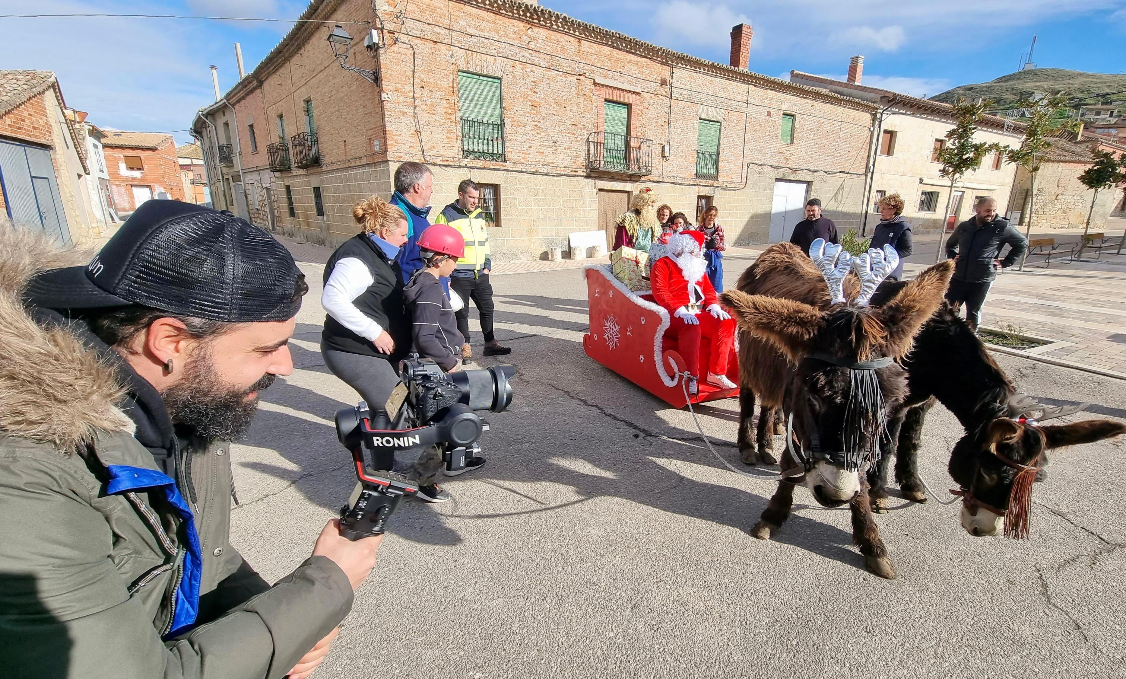 Herrera de Valdecañas arregla el trineo de Papá Noel