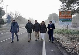 Visita a las obras de mejora de la VA-223, este miércoles.