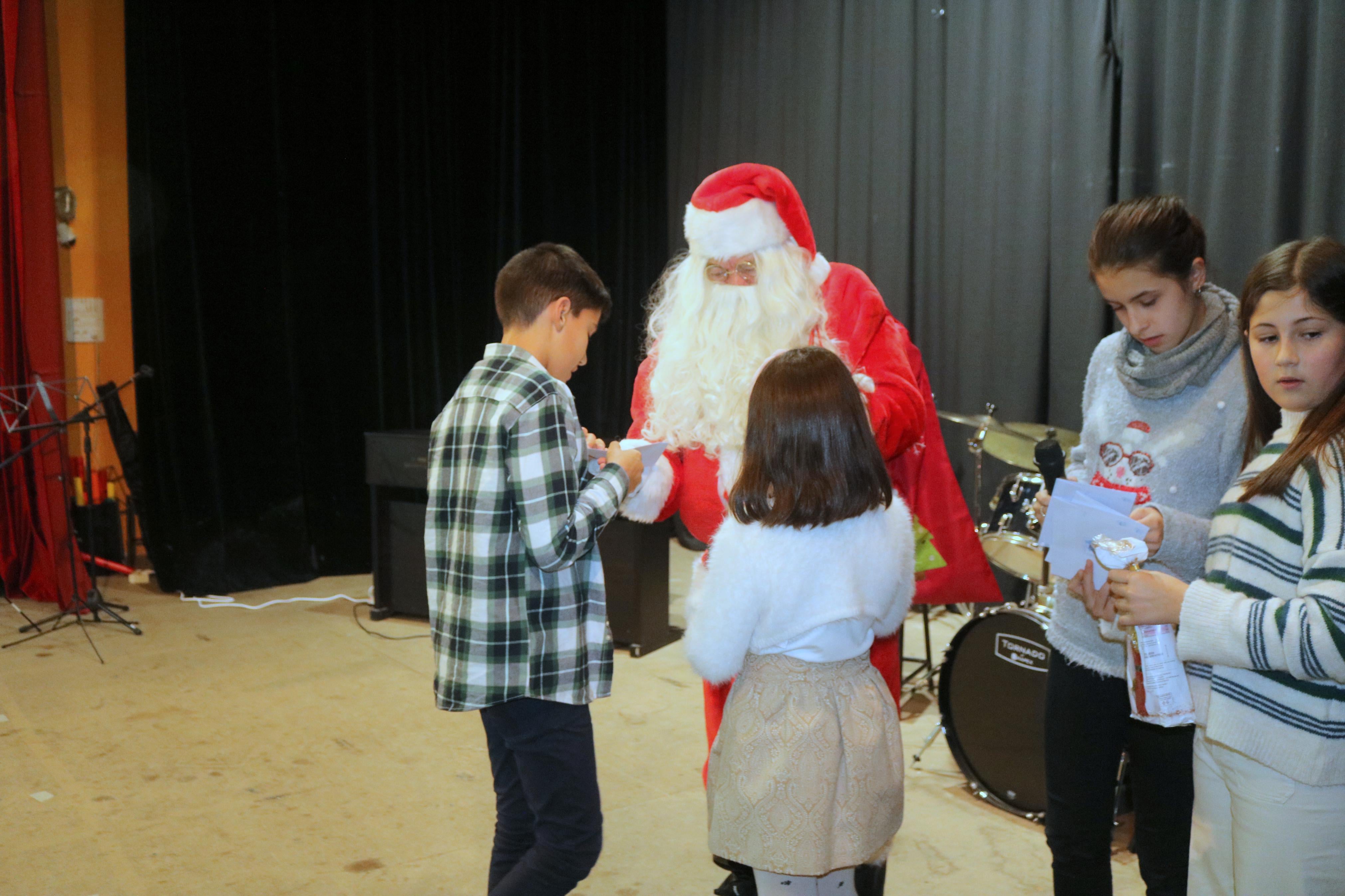 Papá Noel reparte ilusiones en Baltanás