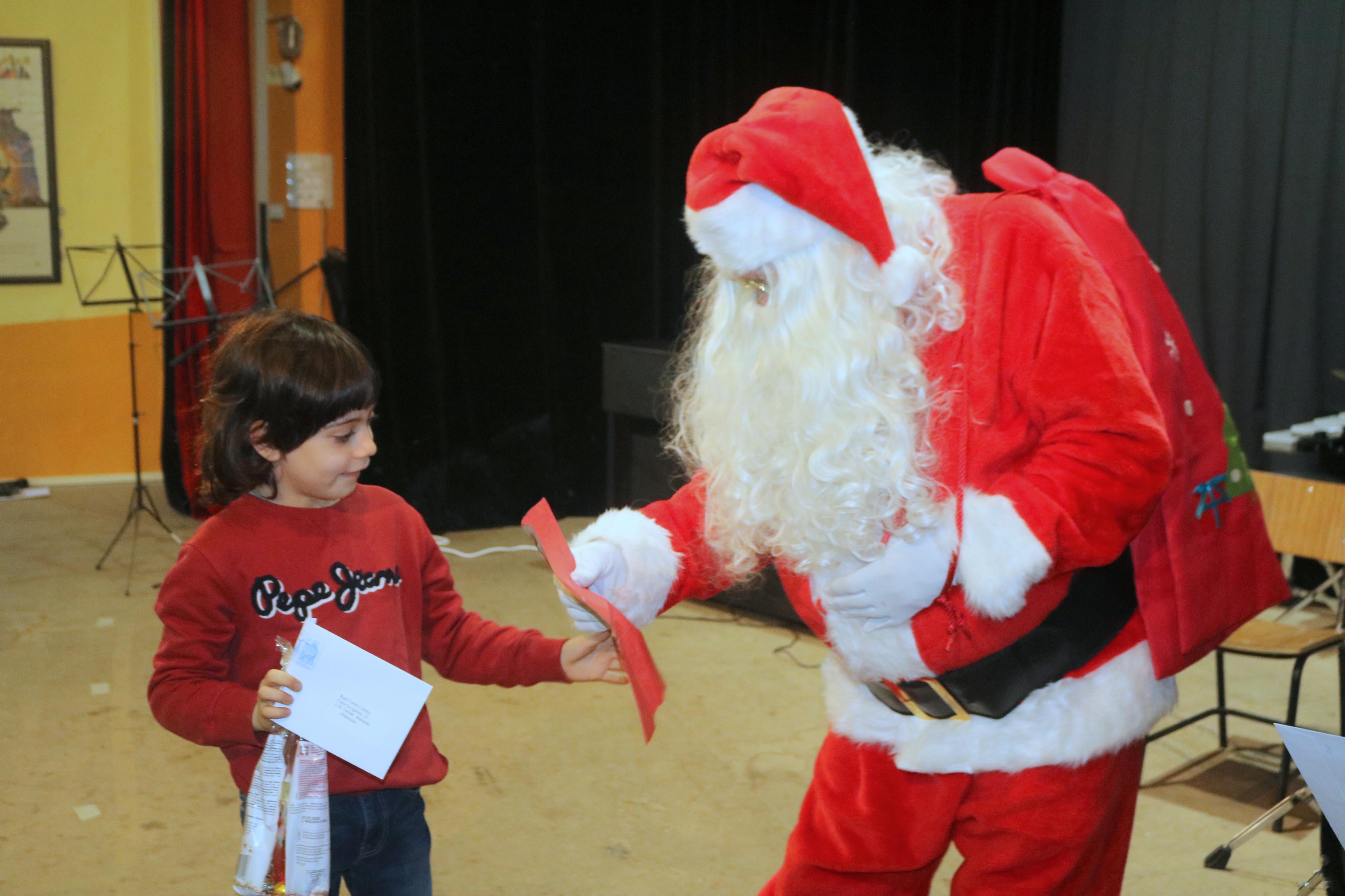 Papá Noel reparte ilusiones en Baltanás