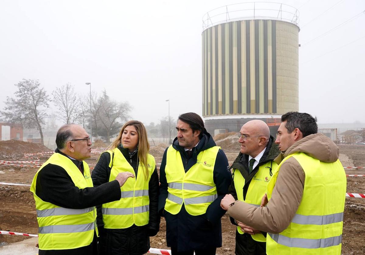 Visita a las obras de la red de calor, este miércoles.