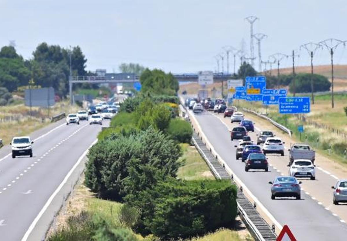 Tráfico en una operación salida anterior por la A-62 en Valladolid.