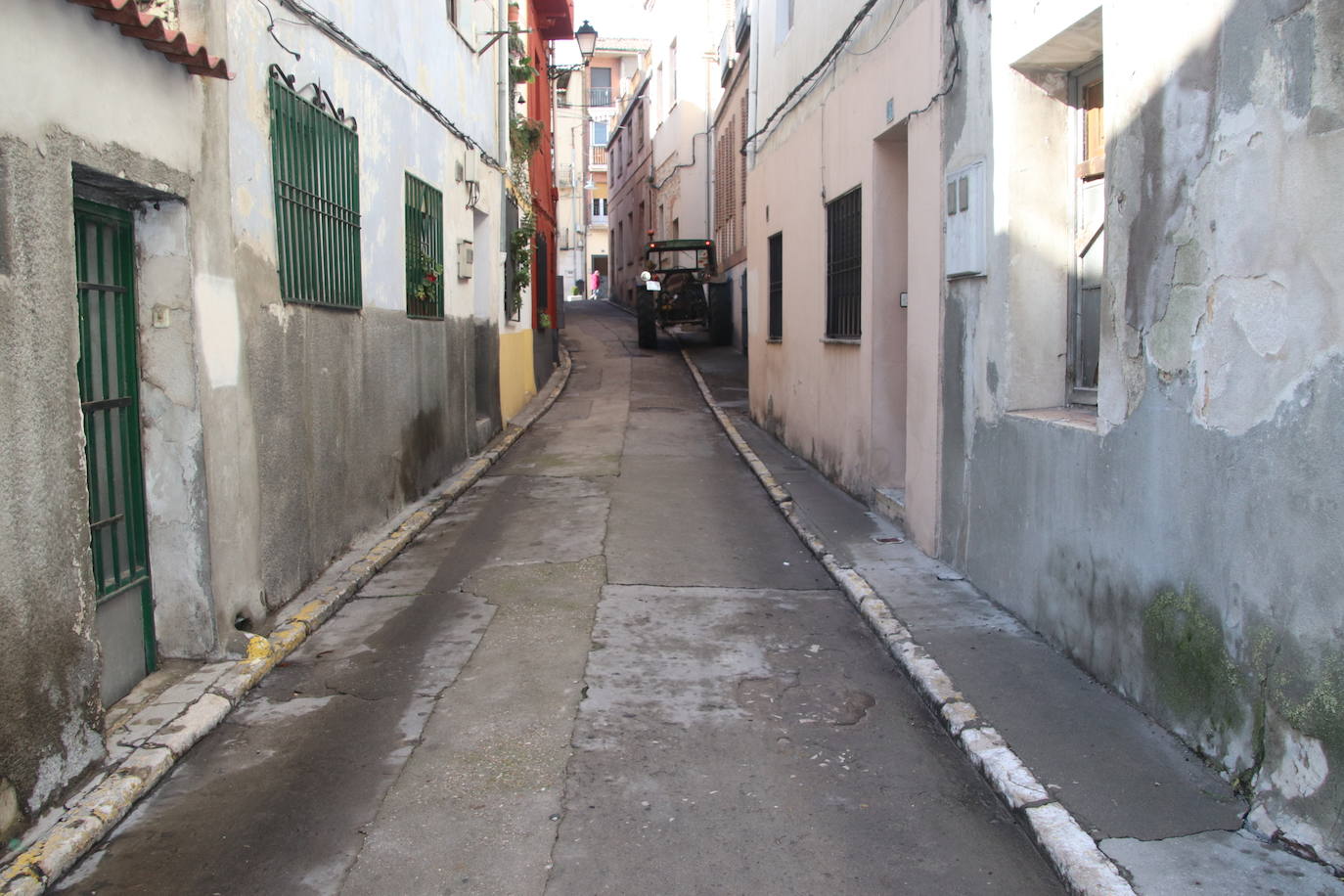 Calle Rosario de Cuéllar, una de las vías que se pavimentará en 2024.