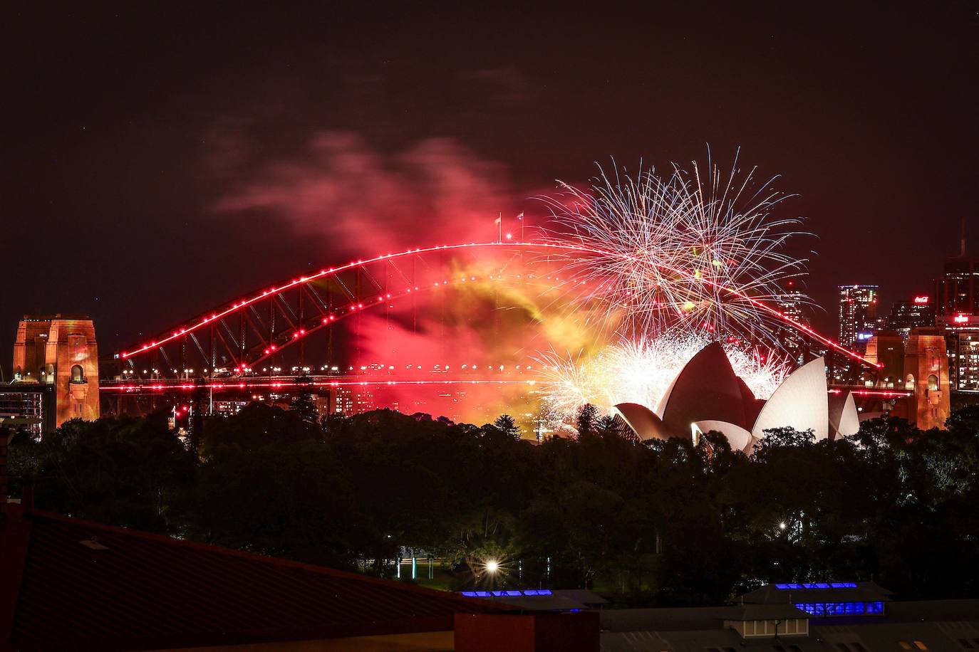 Australia se despide de 2023 con un cielo cubierto de espectaculares fuegos artificiales