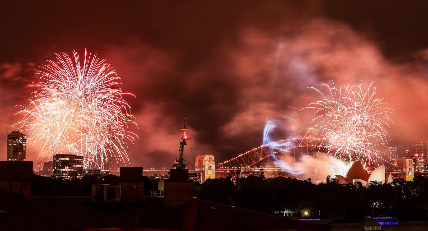 Australia se despide de 2023 con un cielo cubierto de espectaculares fuegos artificiales