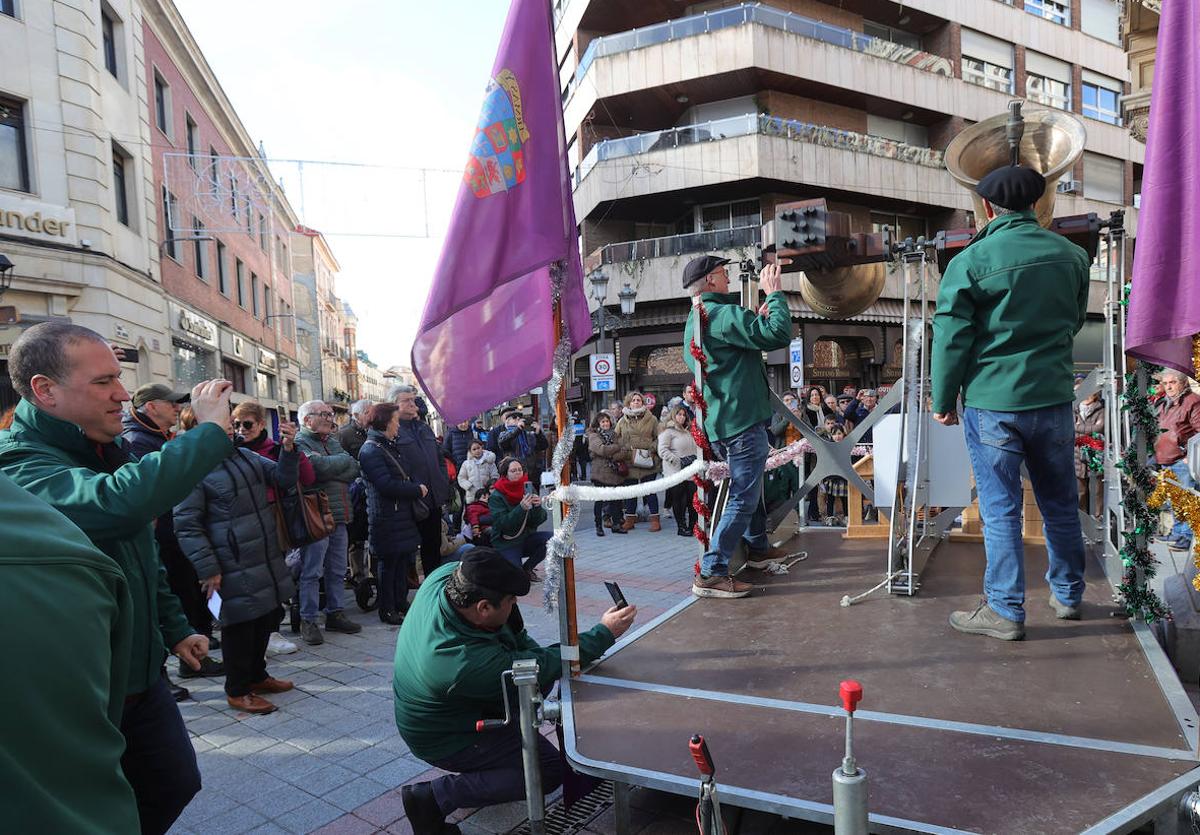 Los campaneros despiden el año en la Diputación.