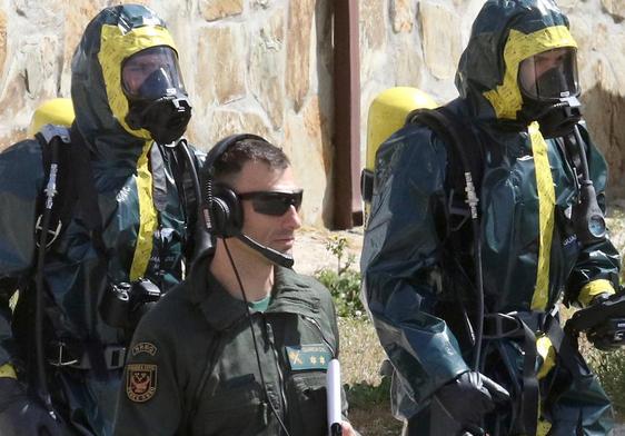 Agentes especializados de la Guardia Civil, en Carbonero de Ahusín.