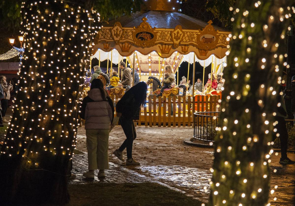 Primer día de actividad en el Paseo de la Navidad, una de las grandes polémicas de 2023.