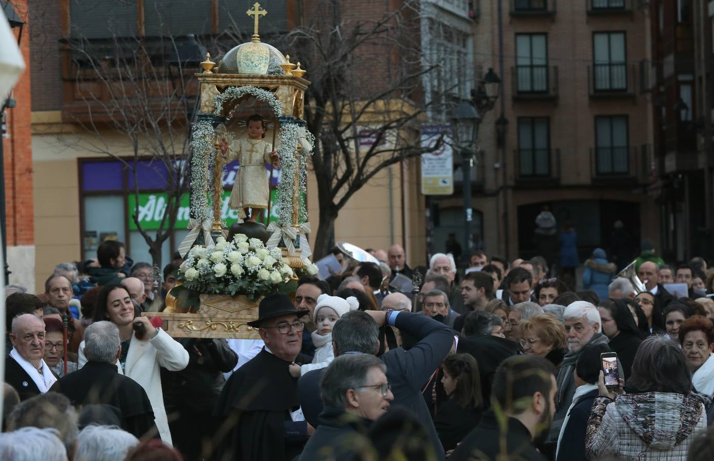 Fotos: Tradicional Bautizo del Niño de Año Nuevo en Palencia