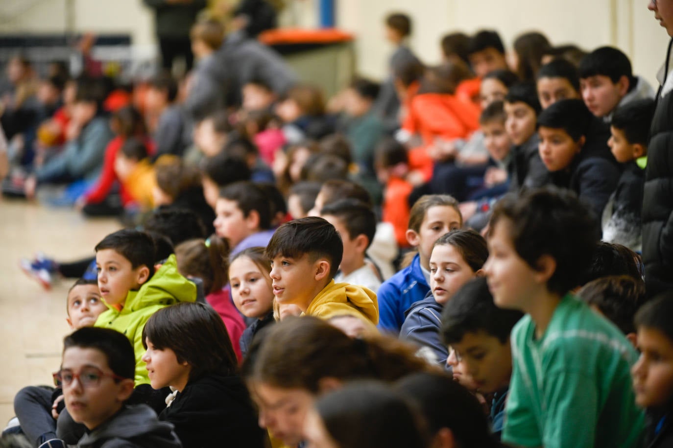 Fotos: El Real Valladolid de Baloncesto entrena con 500 niños