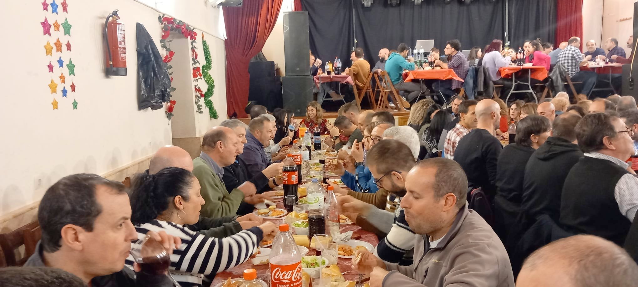 La cena de hermandad congregó a más de 150 vecinos en Castrillo de Don Juan