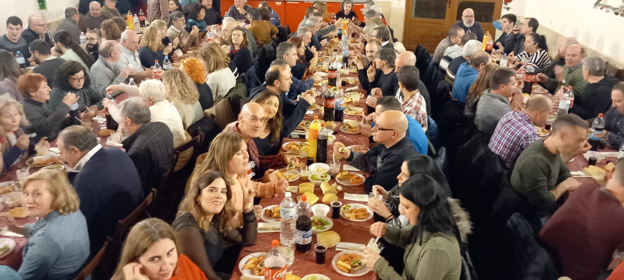 La cena de hermandad congregó a más de 150 vecinos en Castrillo de Don Juan