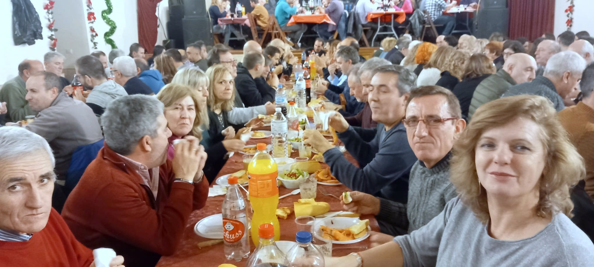 La cena de hermandad congregó a más de 150 vecinos en Castrillo de Don Juan