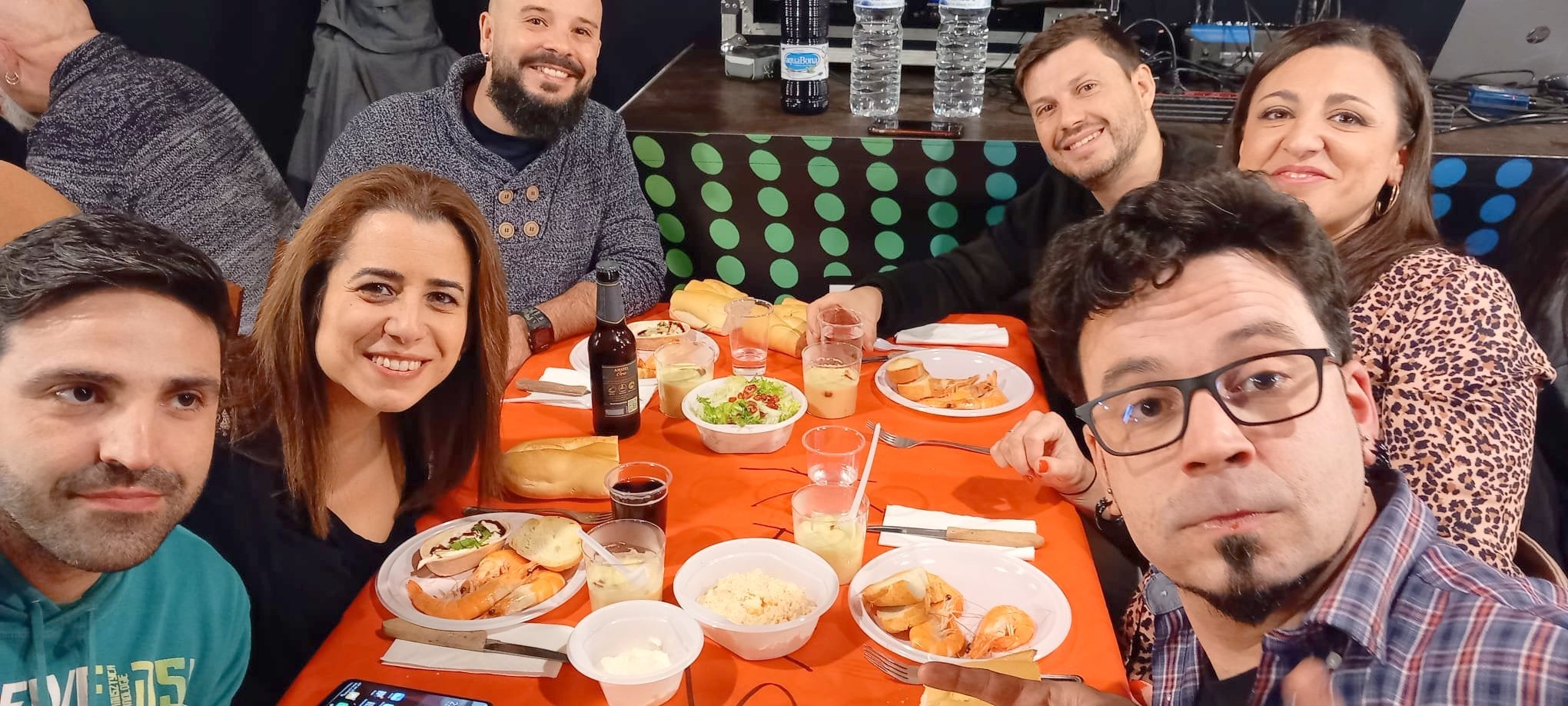 La cena de hermandad congregó a más de 150 vecinos en Castrillo de Don Juan