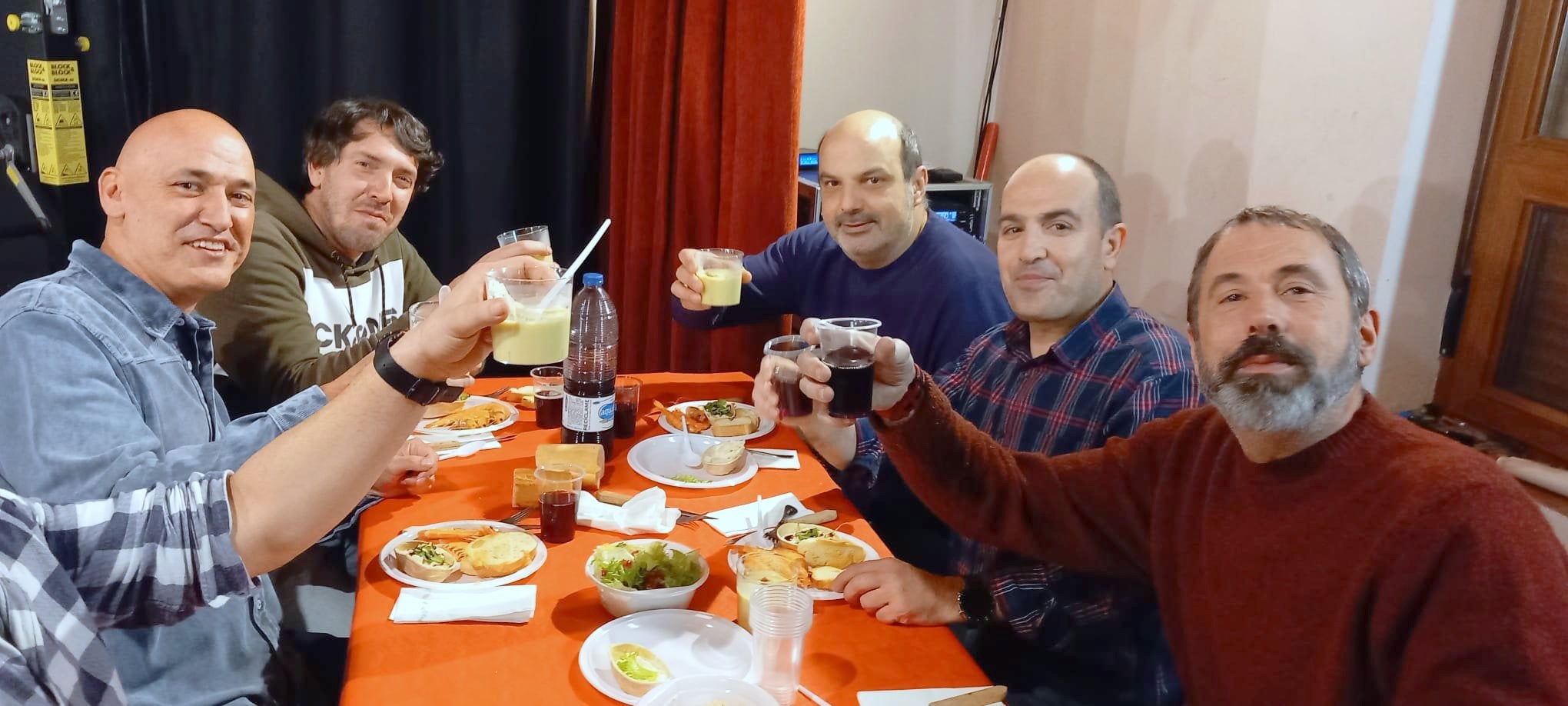 La cena de hermandad congregó a más de 150 vecinos en Castrillo de Don Juan