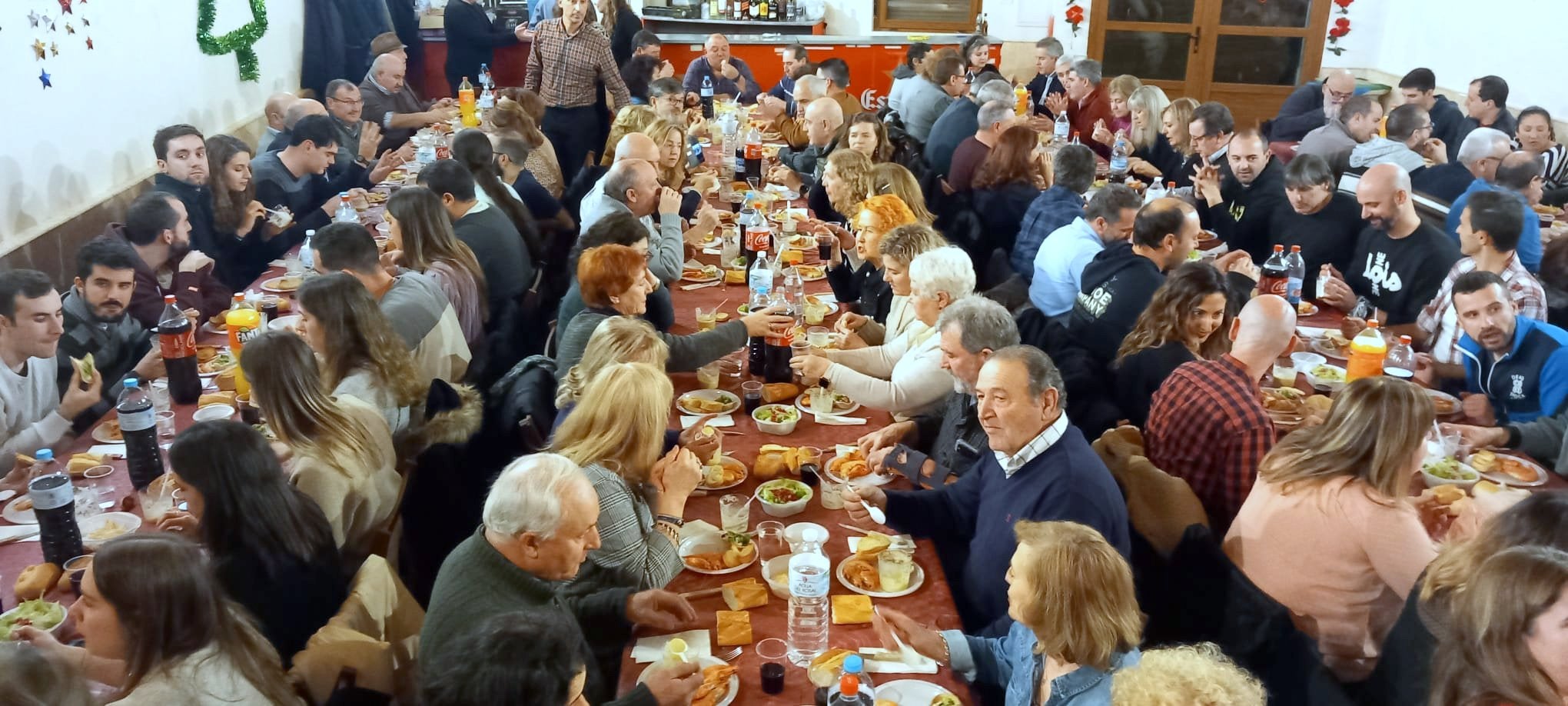 La cena de hermandad congregó a más de 150 vecinos en Castrillo de Don Juan