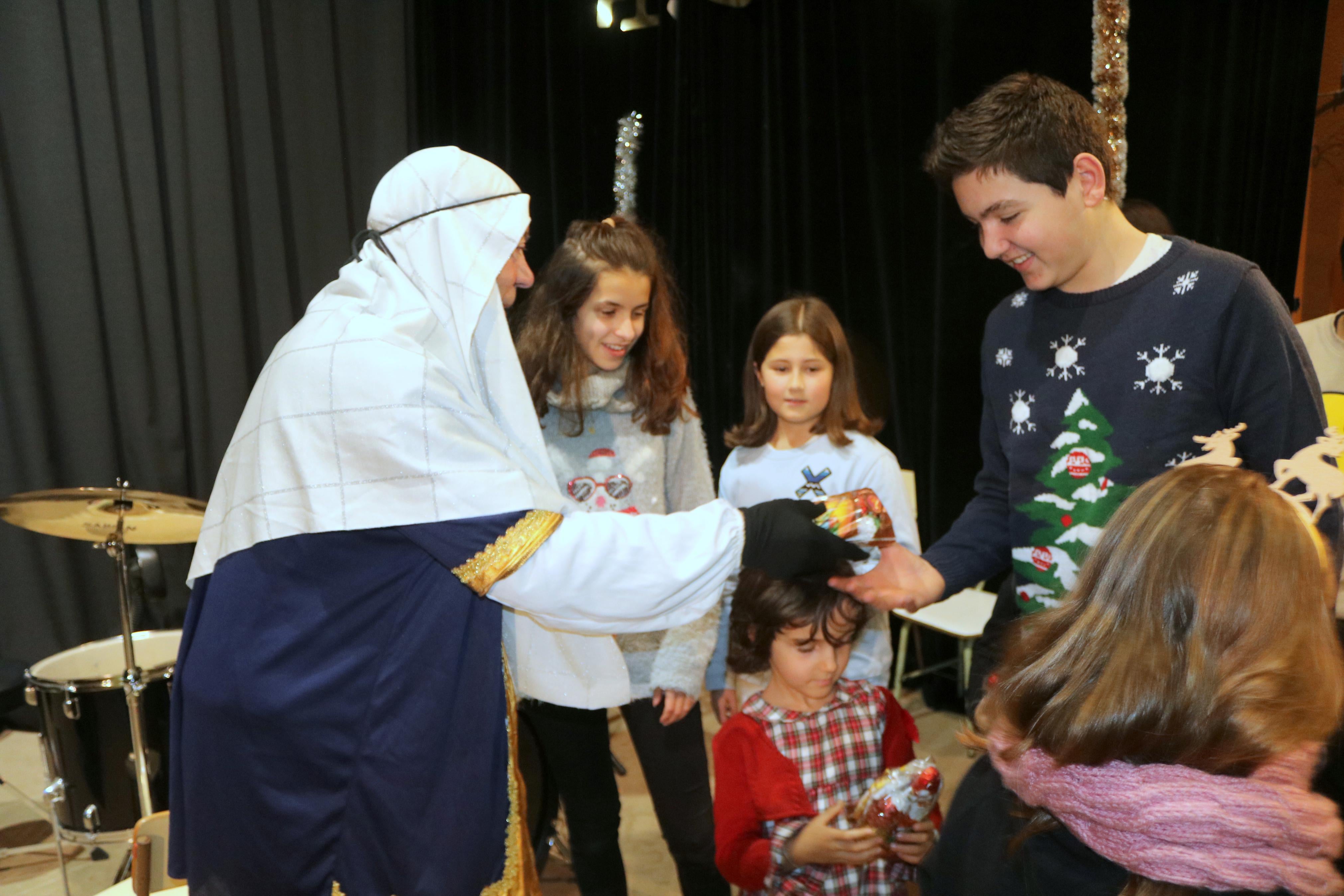 El Paje Real recogió las cartas de los niños y repartió numerosos regalos en Baltanás