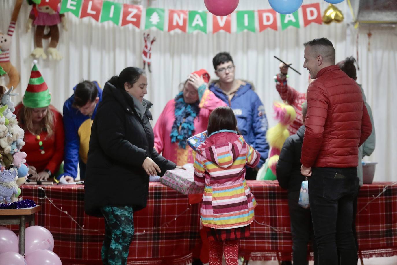 Cerca de 500 niños de 290 familias vulnerables de Valladolid, recibieron sus regalos de Reyes gracias a la plataforma 'Entre Todos Ayudamos' 