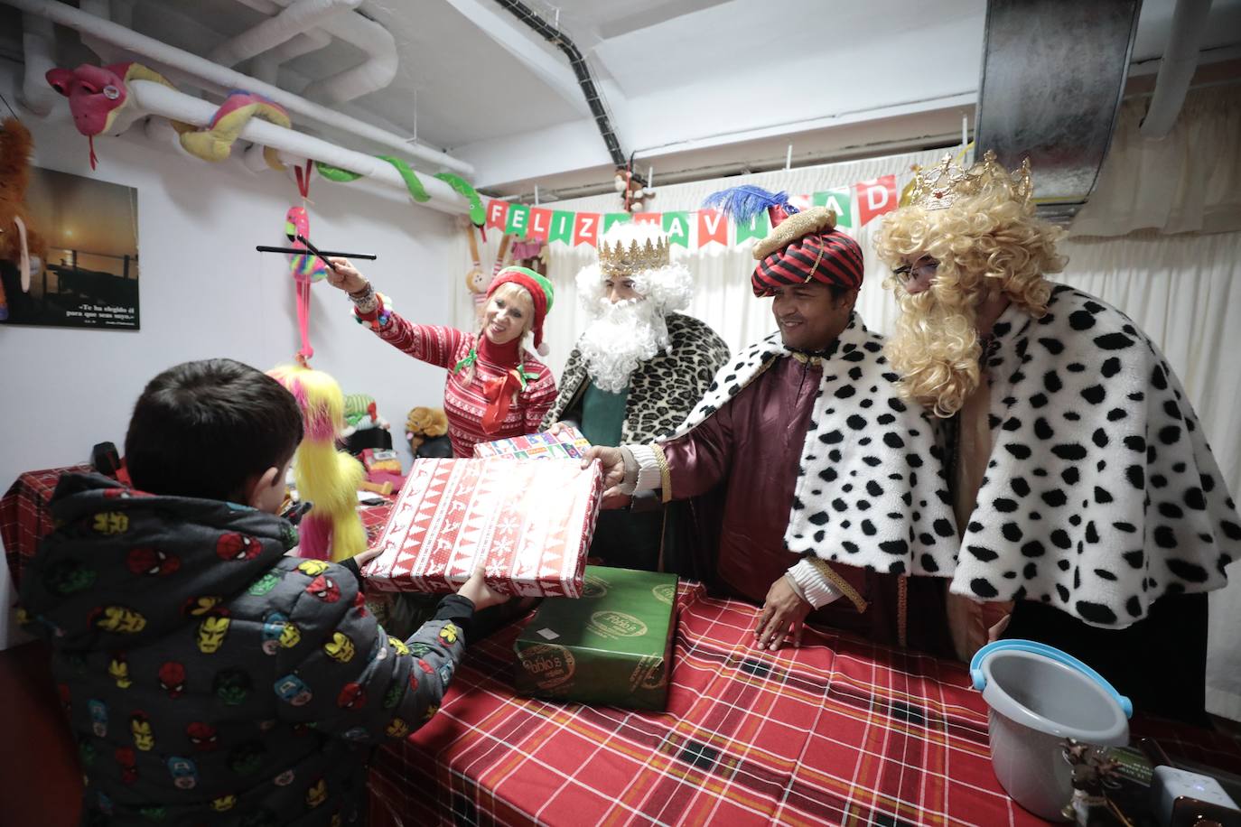 Cerca de 500 niños de 290 familias vulnerables de Valladolid, recibieron sus regalos de Reyes gracias a la plataforma 'Entre Todos Ayudamos' 